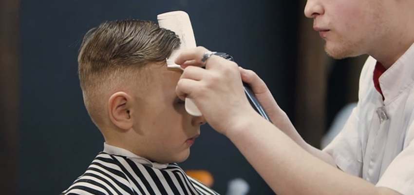 How to Cut the Hair of a Child with a Machine