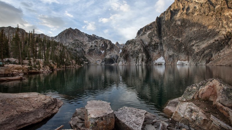 Guide to Hiking to Idaho's Stunning Goat Lake